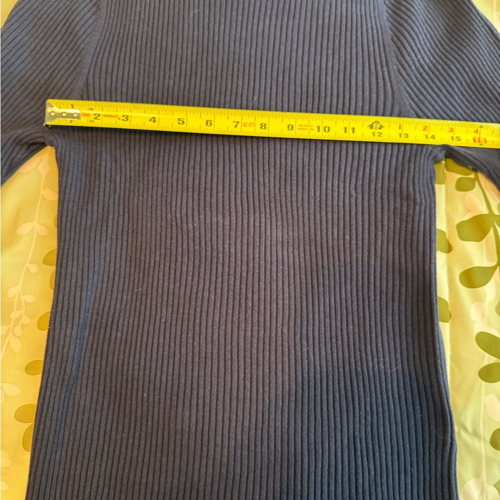 Old Navy Women's Navy Turtleneck Sweater - Picture 5 of 6